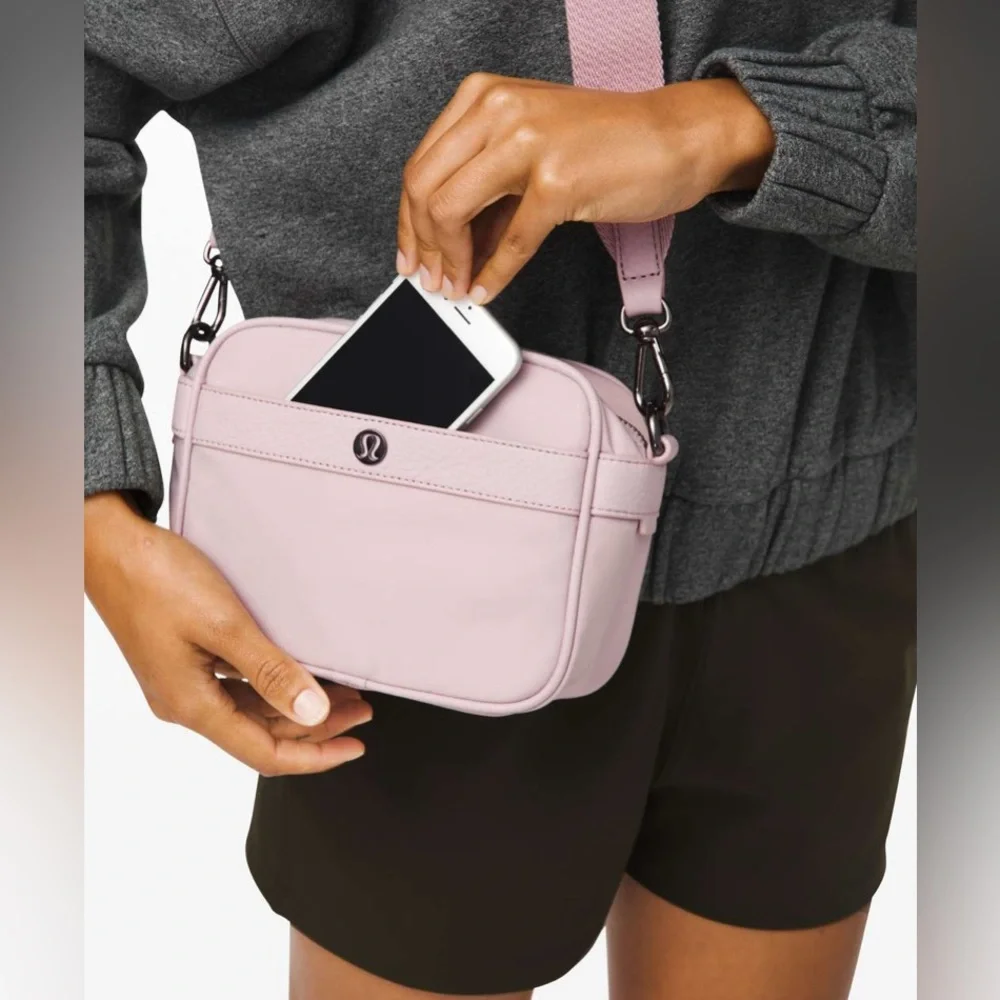 NWT Athletic Athleisure Streetwear Lululemon Now and Always Crossbody Mini/Bag - Picture 3 of 17